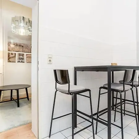 Newly Furnished For Up To 6 People Берлин
