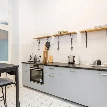 Newly Furnished For Up To 6 People Апартаменты *