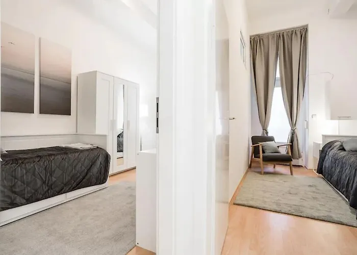 Newly Furnished For Up To 6 People Берлин