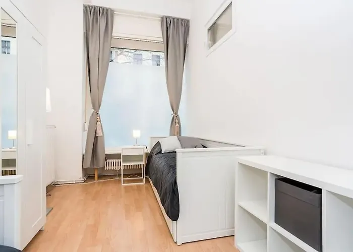 Newly Furnished For Up To 6 People *