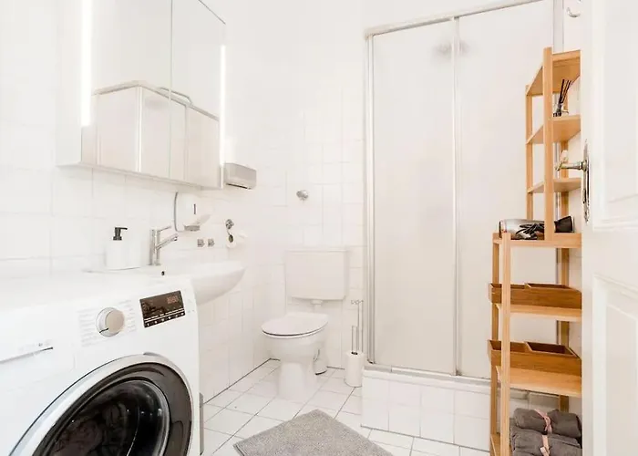 Newly Furnished For Up To 6 People * 베를린