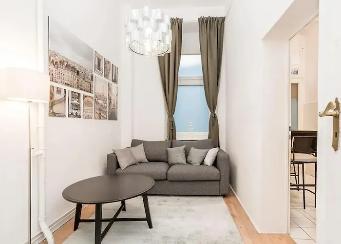 Newly Furnished For Up To 6 People Lägenhet *