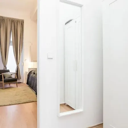 Newly Furnished For Up To 6 People Berlijn