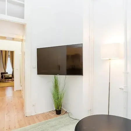 Newly Furnished For Up To 6 People