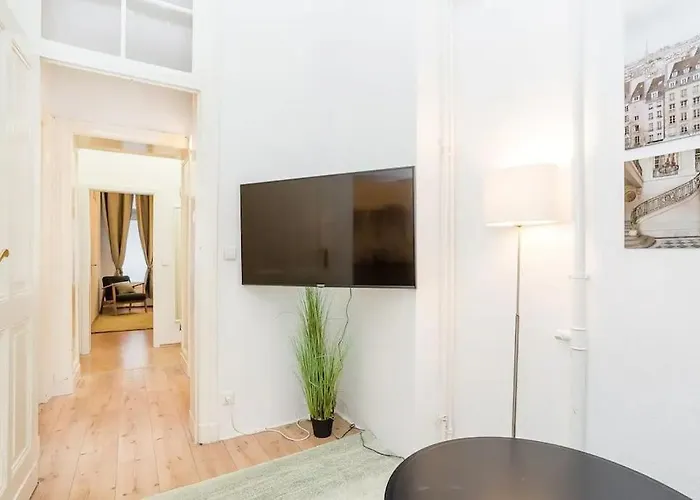 Newly Furnished For Up To 6 People